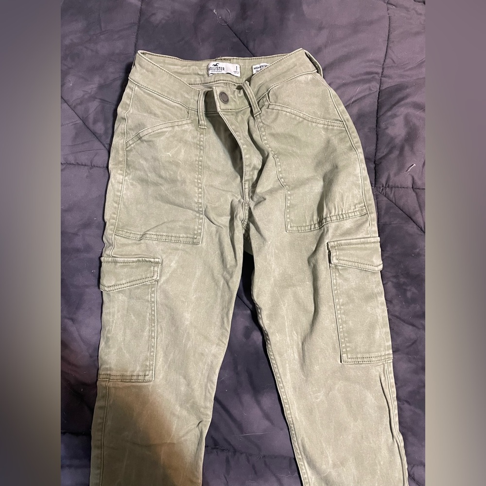 Hollister “cargo style” skinny jeans. Size 1.